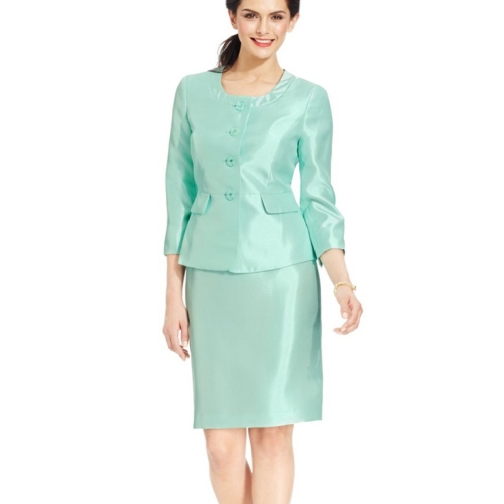 Business skirt suit